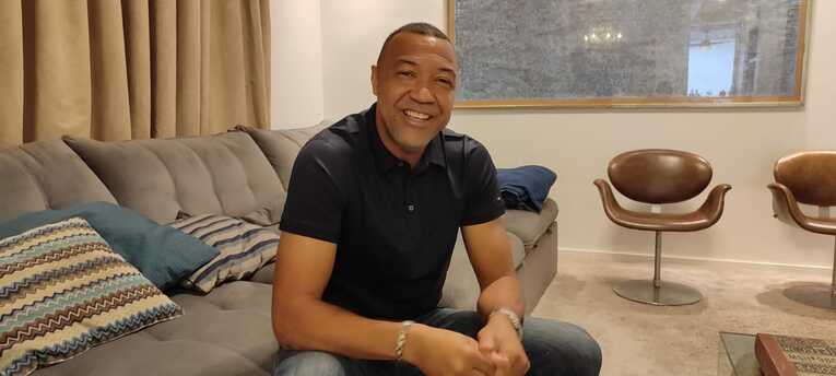 ブラジルの豪華な家で取材に応じてくれた　©Hiroaki Sawada