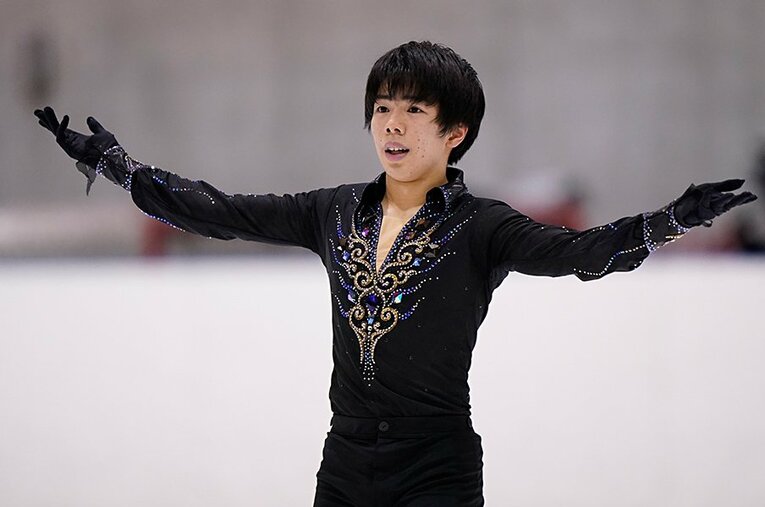 ライバル鍵山優真を抑え、東日本選手権で優勝した佐藤駿 ／ photograph by  Sunao Noto, Nobuaki Tanaka