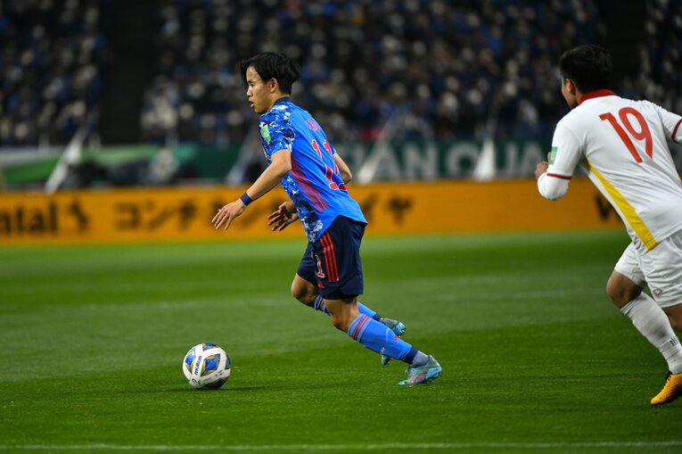 右サイドでプレーした久保建英　©Takuya Sugiyama/JMPA