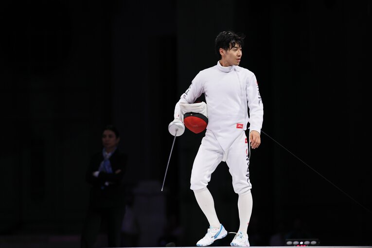 男子エペ個人決勝、加納虹輝vs.ヤニック・ボレル　©JMPA