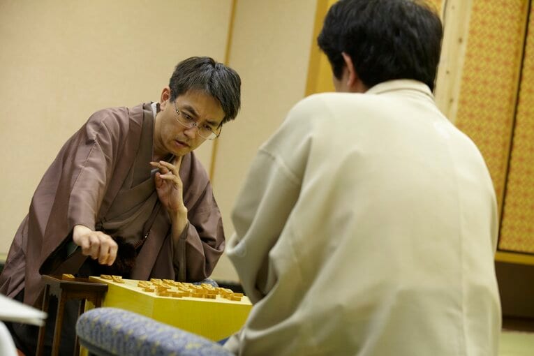 森内との名人戦での羽生　©Tadashi Shirasawa