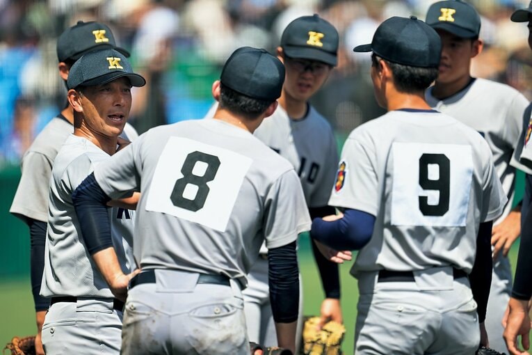 森林貴彦／1973年6月7日、東京都生まれ。慶応高で遊撃手としてプレーし、慶大では慶応高の学生コーチを務めた。NTT勤務を経て教員免許を取得し、慶応幼稚舎の教諭となる。2012年から慶応高助監督を務め、'15年に監督就任。'23年、夏の甲子園で同校107年ぶりの優勝を果たす　©Nanae Suzuki