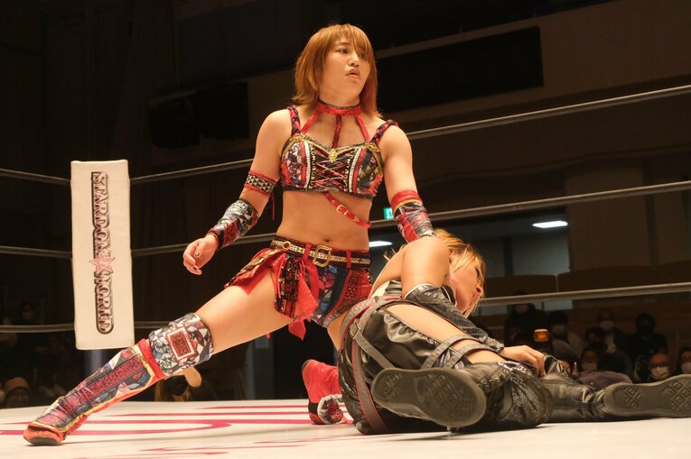 朱里とジュリア、“赤いベルト”戦を前にタッグ解散…スターダムを大きく変える「容赦なし」の対決とドンナ・デル・モンド結成秘話(42)