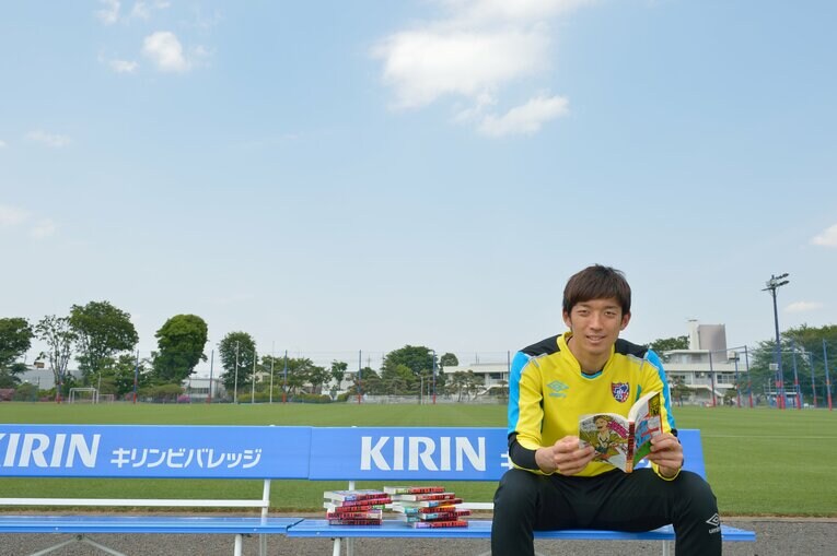 2015年、スポーツ漫画特集で『GIANT KILLING』を紹介していた権田。カタールW杯でドイツやスペインといった強国撃破に貢献した　 ©︎Hideki Sugiyama