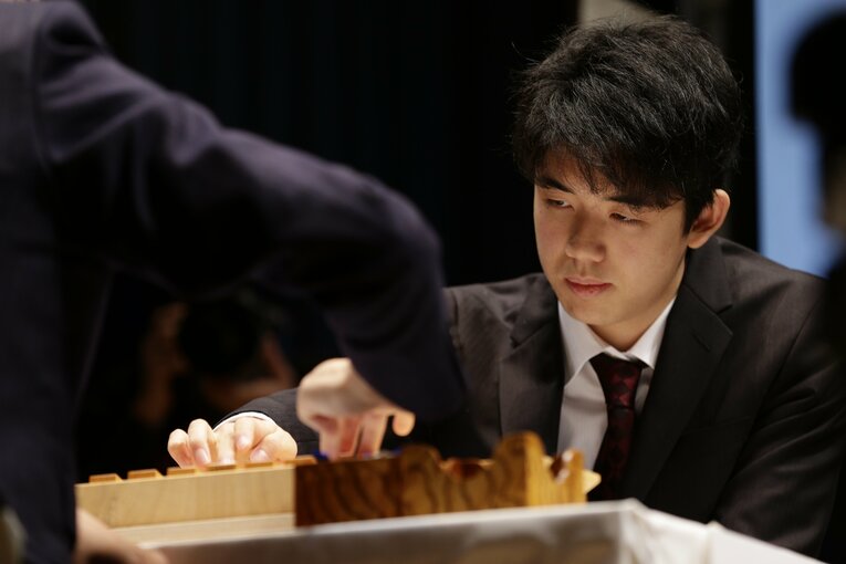 2018年の藤井聡太（15～16歳時。全6枚中の6枚目）　©BUNGEISHUNJU