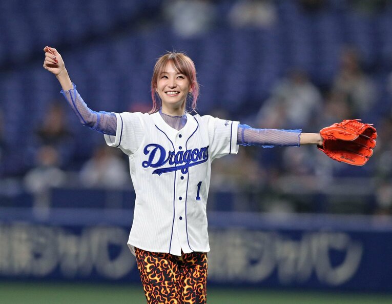 11月4日、プロ野球中日対ＤｅＮＡ戦でセレモニアルピッチングを行ったLiSA ©産経新聞社