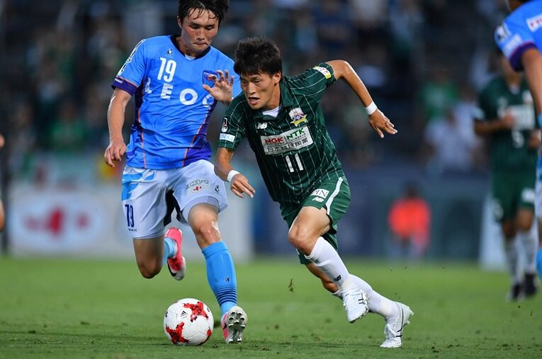 J2のFC岐阜からプロ生活をスタートさせた古橋。そのプロ入りまでの道のりは平坦なものではなかった ／ photograph by MATSUO.K／AFLO SPORT