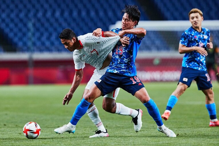 体を張り続ける林大地は今や不可欠な1トップに©AFLO