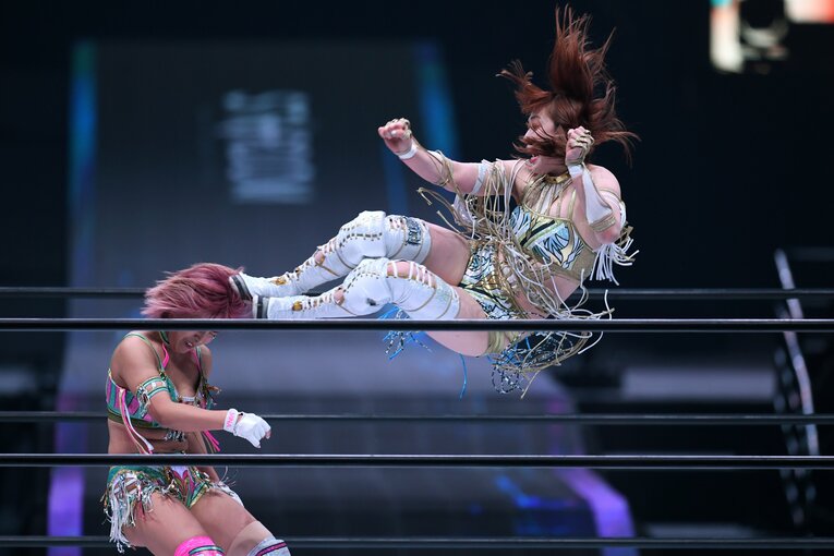 上谷沙弥のドロップキック