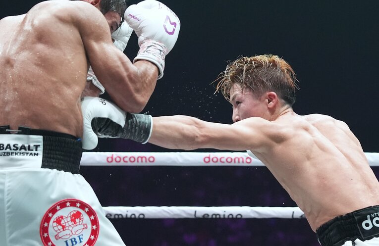 井上尚弥の左ボディストレート　©Naoki Fukuda