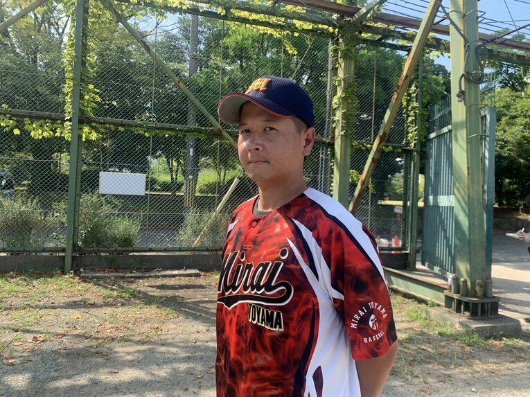 創部8年で甲子園初出場を決めた未来富山高校を率いる角鴻太郎監督。父はヤクルトで活躍した角富士夫さん　©Genki Taguchi