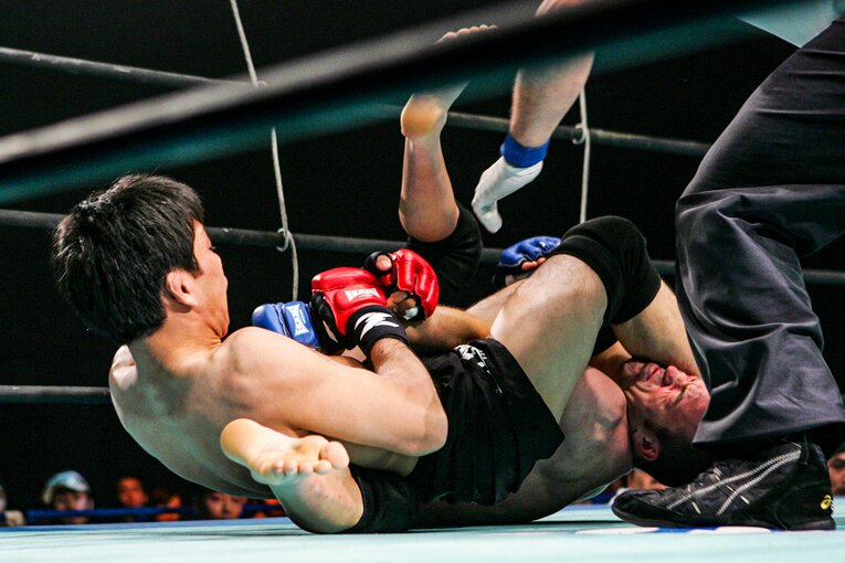 2004年11月、ZSTのフェザー級トーナメント1回戦でステファン・ギリンダーに一本勝ち　©Susumu Nagao