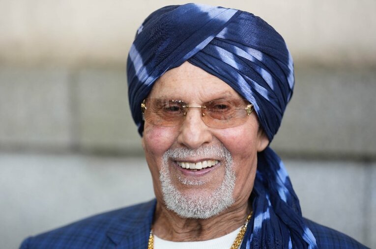 「猪木との出会いは初恋のようだった」と笑顔で語るタイガー・ジェット・シン（82歳）。10月16日、横浜市鶴見区の總持寺 ／ photograph by Essei Hara