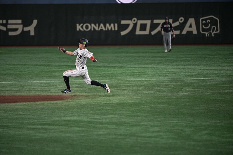 プレミア12米国戦、7回に代走で出場した五十幡亮汰　©Nanae Suzuki