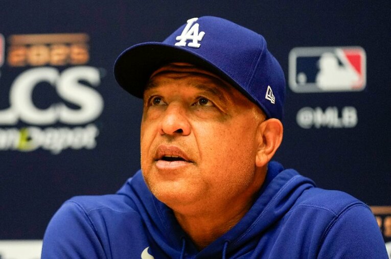 ドジャースのデーブ・ロバーツ監督。その独特な采配はしばしば議論の対象となっている ／ photograph by Getty Images