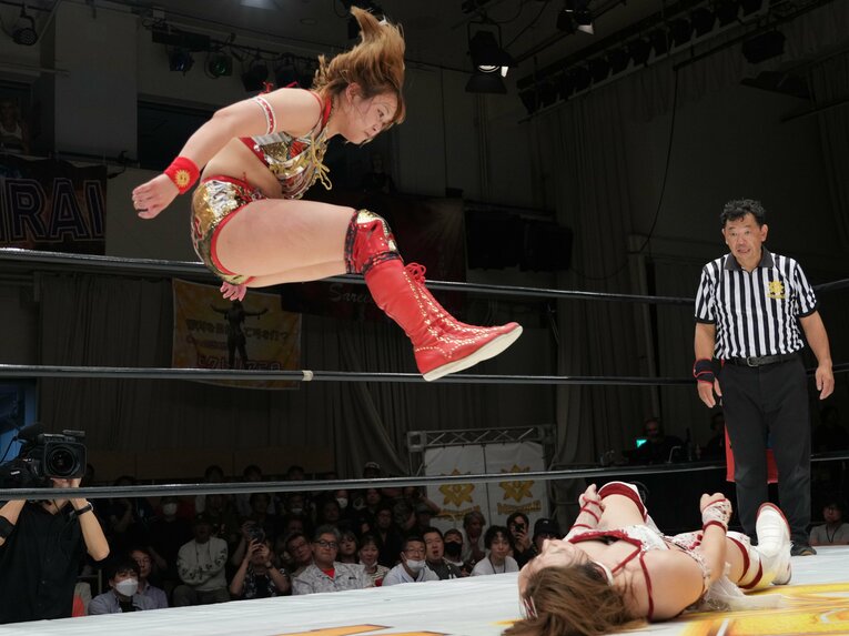 Sareeeのフットスタンプ　©Essei Hara