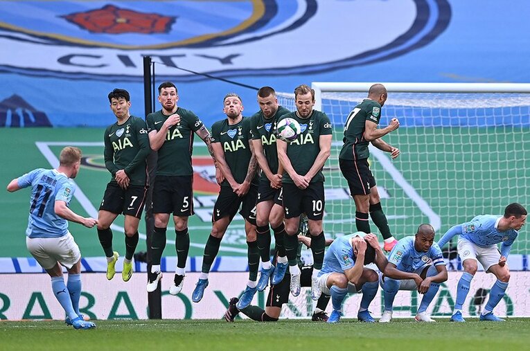 セットプレーをめぐる駆け引きも、サッカーの進化の1つだ　©Getty Images