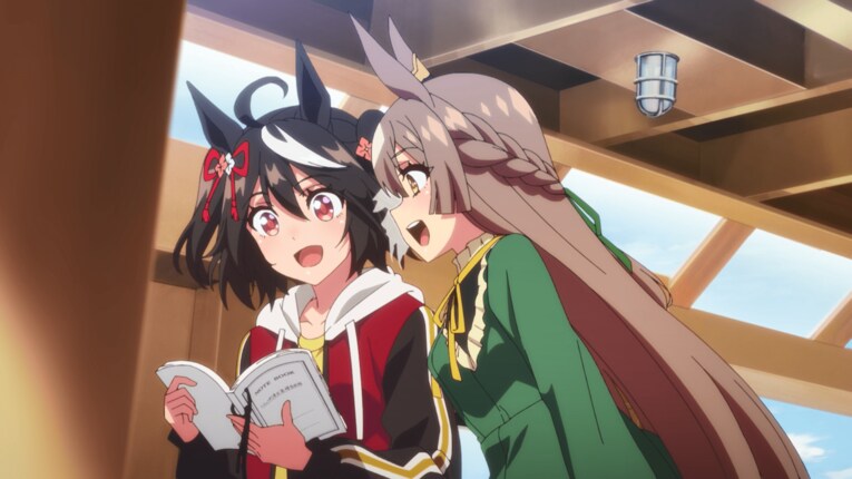 客車内で自由帳を見つけるふたり　©2023 アニメ「ウマ娘 プリティーダービー Season 3」製作委員会