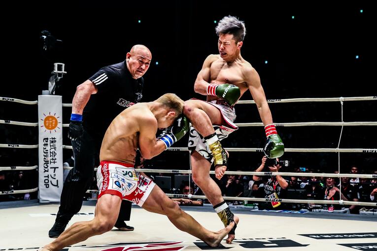 1ラウンドに3度のダウンを奪い圧巻のTKO勝ち　©RIZIN FF Susumu Nagao