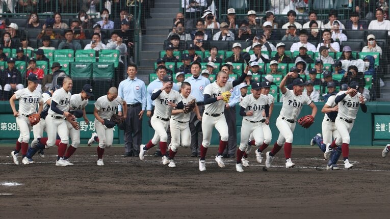 昨年の甲子園不出場を乗り越え全国の頂点に立った　©JIJI PRESS