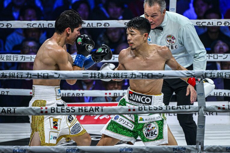 中谷潤人vs.ダビド・クエジャル、衝撃KOの連続写真（1枚目／全8枚） ©Takuya Sugiyama