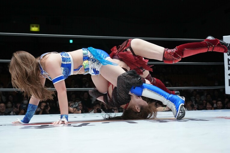 外道クラッチで妃南にフォールされた鹿島沙希　©Essei Hara