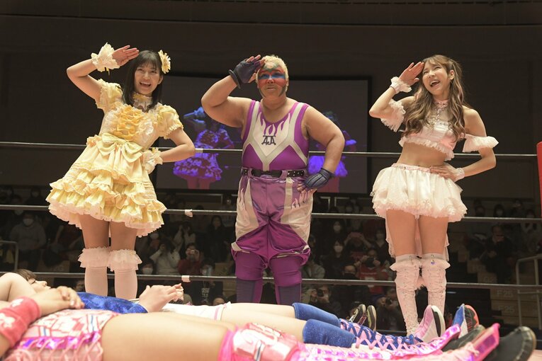 アジャコング（中央）　（C）東京女子プロレス