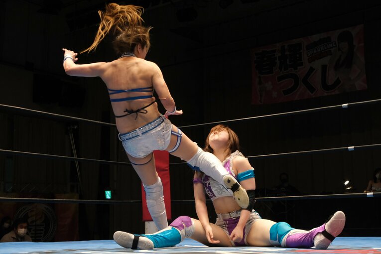 ボンデージ姿でムチ乱打も…“フェリス卒”女子レスラー・雪妃真矢がフリーで始めた新たな闘いとは？「伸び伸びと、怒られてもいいので（笑）」(47)