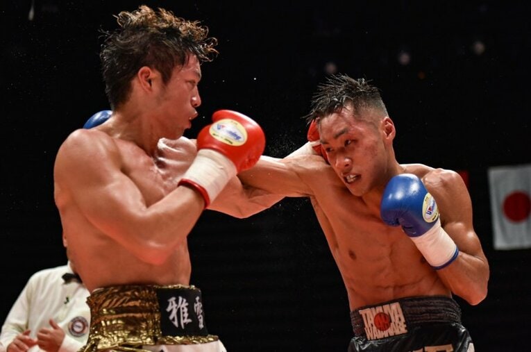 2016年12月31日、渡邉卓也は伊藤雅雪とのOPBF・WBOアジア太平洋スーパーフェザー級王座統一戦に臨んだものの、判定で敗れた ／ photograph by Hiroaki Finito Yamaguchi