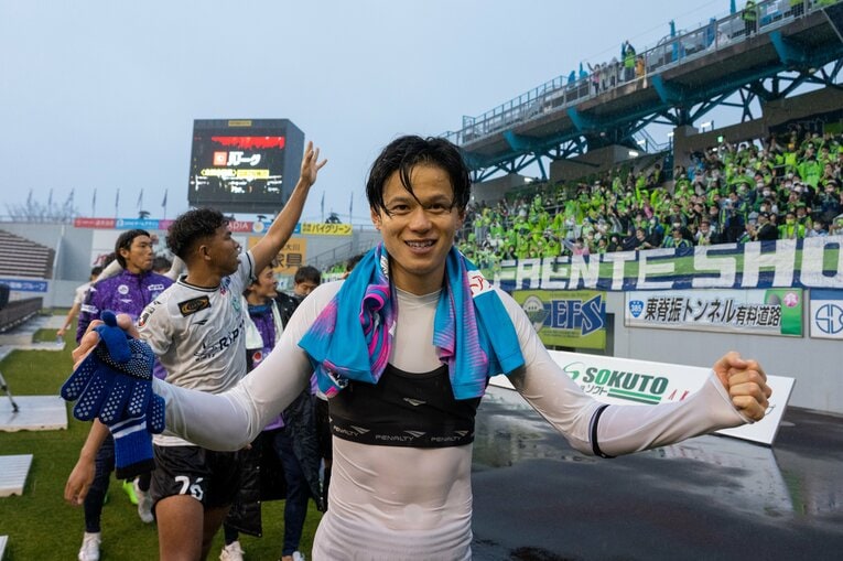 開幕節のサガン鳥栖戦でゴールを決めた小野瀬康介　©SHONAN BELLMARE