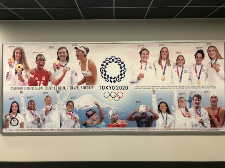 スタンフォード大キャンパス内には東京五輪に出場したOB・OGの姿が記された場所も。野球、アメフト以外も強豪校だ ©Tsuyoshi Kawata 