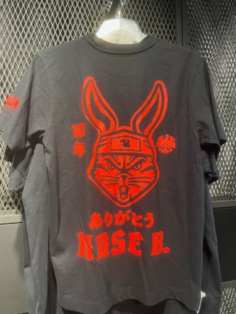 【長谷部誠ラストゲーム現地探訪】長谷部の引退記念グッズ　©Yusuke Mimura