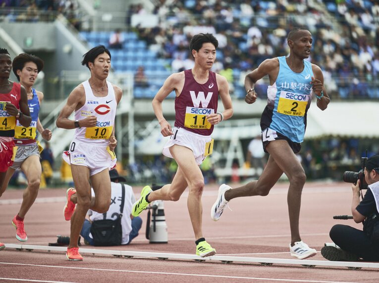 ルーキーながら関東インカレ5000mで日本人トップに輝いた鈴木　©Yuki Suenaga