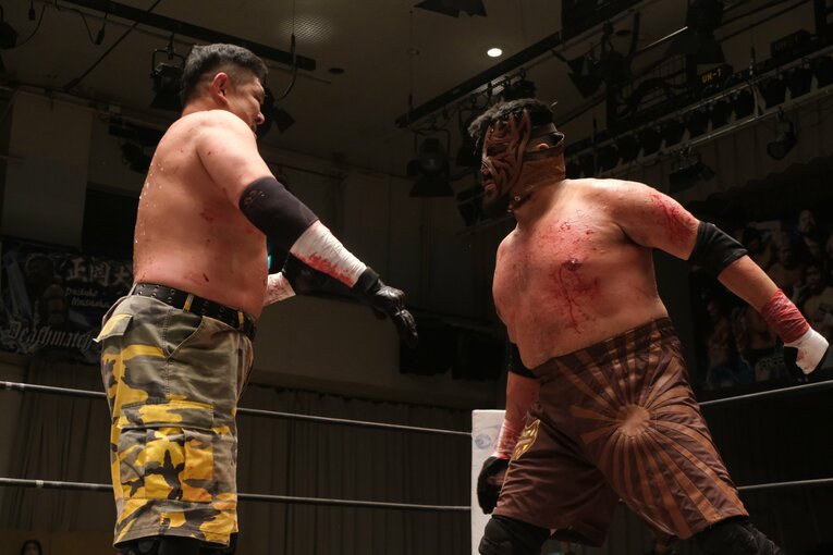 蛍光灯で殴り合い、大流血して…メキシコ人デスマッチファイター「もっと日本にいたい」ビオレント・ジャックの切実な思い「外国人がって…でも、ここがオレの家」(32)