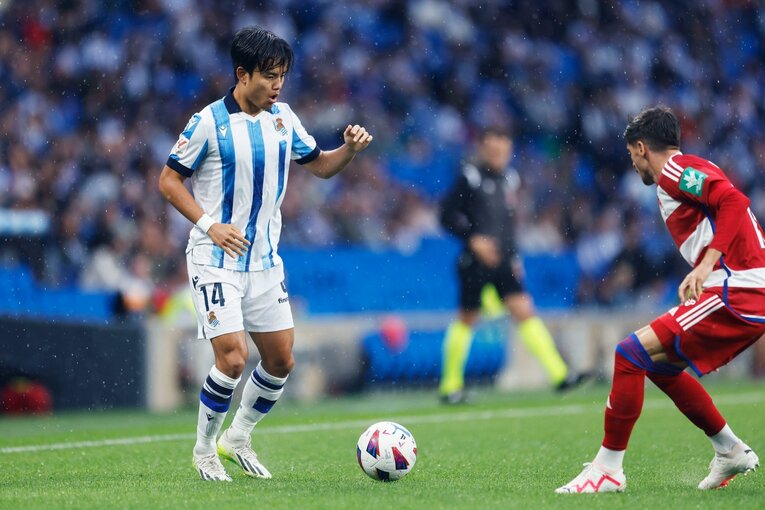 久保建英2ゴールでソシエダスタッフ「なんて日だ！」“動画には映らない”タケの喜怒哀楽…ナゾの“16メッセージ”は本人談「ヒミツです」(7)