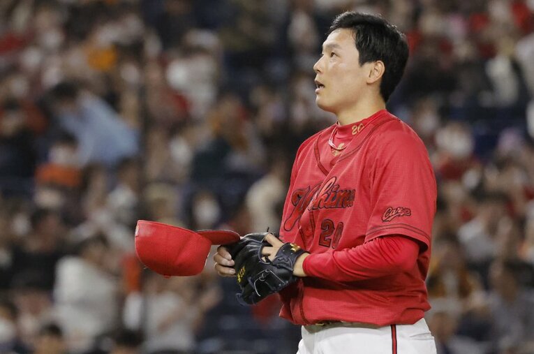 5月1日に登録を抹消された広島の守護神・栗林良吏。WBC期間中に戦線離脱を余儀なくされたが、その裏で起きた”ある事件”の影響はあるのか… ／ photograph by KYODO