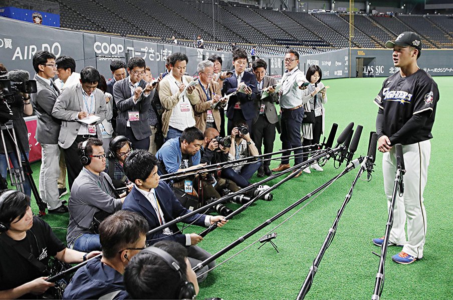 プロ野球広報のある1日。勝っても負けても、静かで平穏が最良の仕事。<Number Web> photograph by Kyodo News