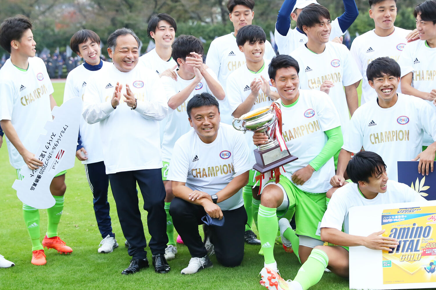 2020年のアミノバイタルカップで初優勝を果たした流通経済大学。曺も中野監督に招聘され、チームを指導した　©AFLO