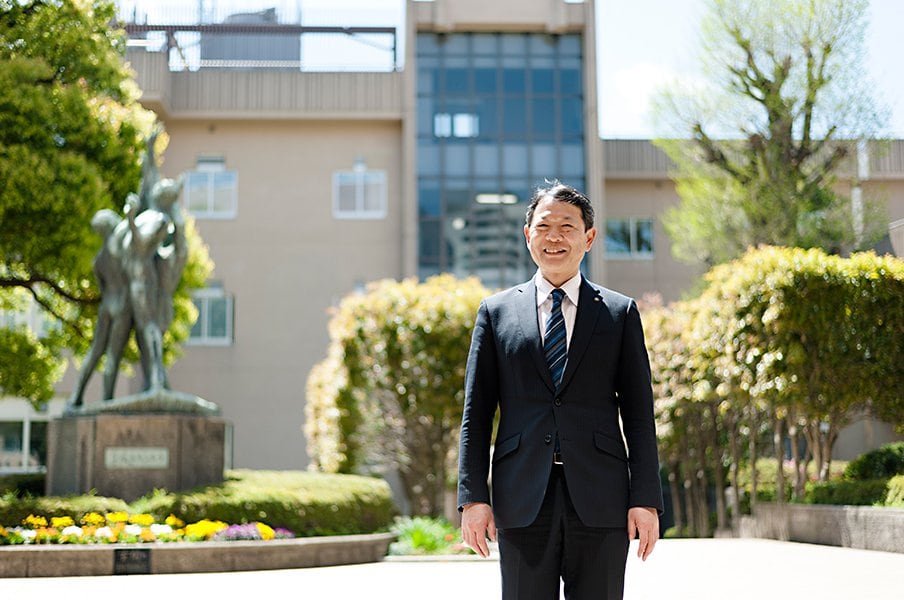 超進学校・日比谷の文武両道とは。自らも部活顧問を続ける校長の理想。＜Number Web＞ photograph by Wataru Sato