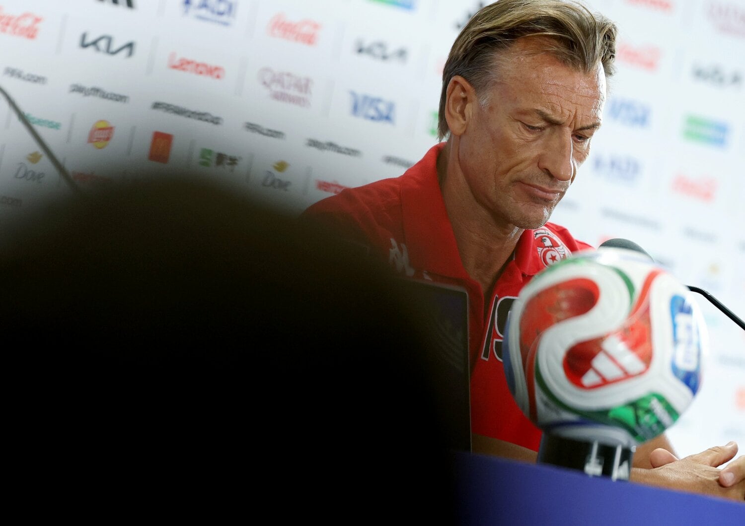 グループリーグ最終戦オランダ戦に向けた記者会見に出席したルナール監督　©AFLO