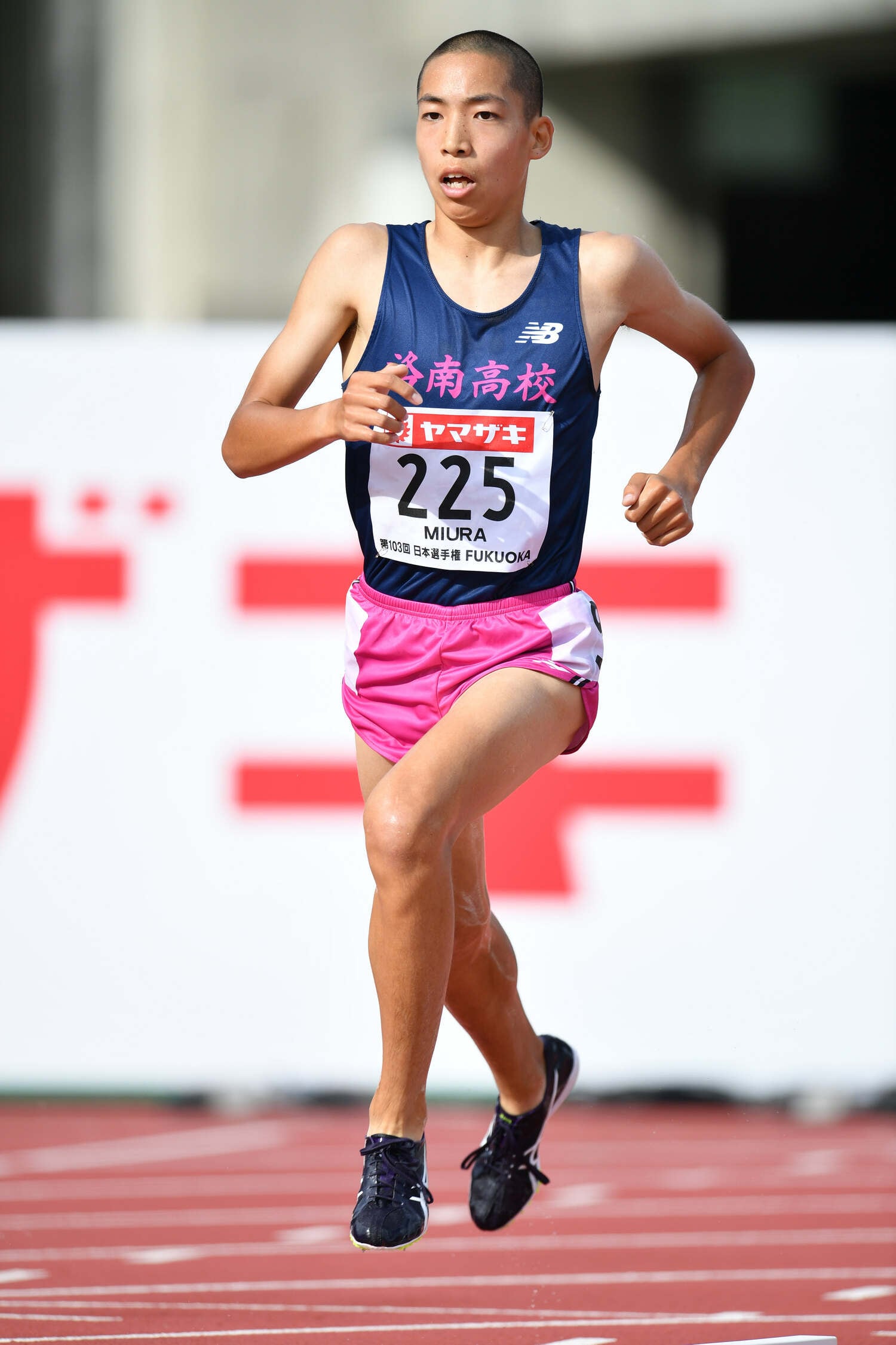 洛南高校時代の三浦龍司。写真は2019年日本選手権、男子3000m障害　©AFLO