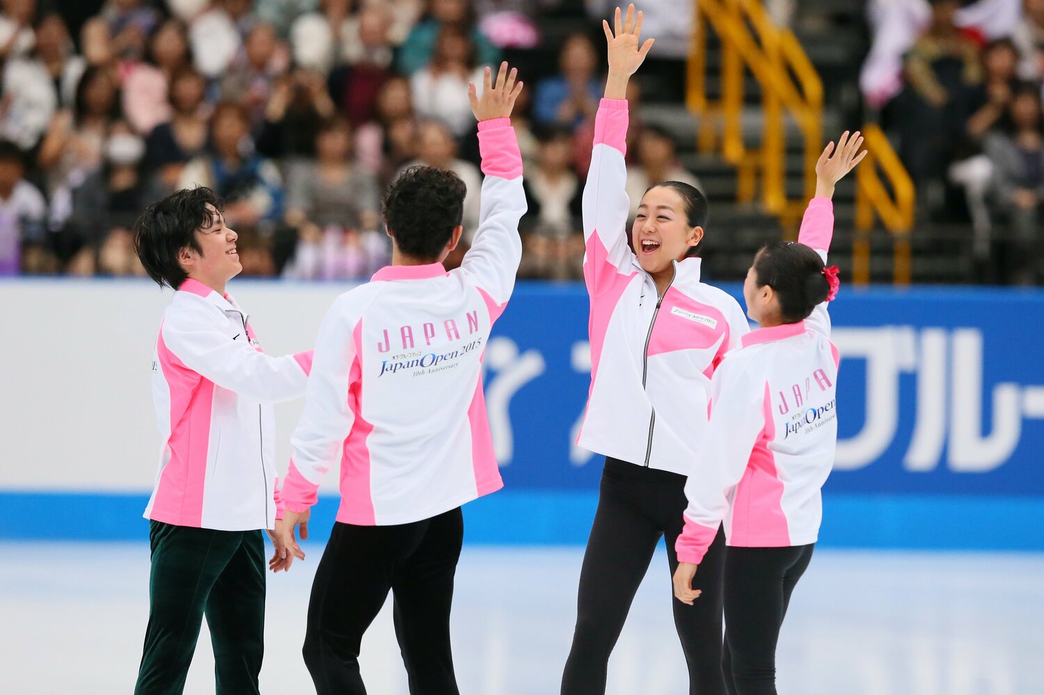 ジャパンオープン2015にて、浅田真央らと ©AFLO