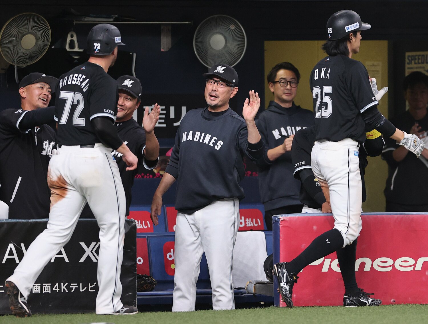 試合後も指揮官の頭はフル回転で働き続ける　©︎JIJI PRESS