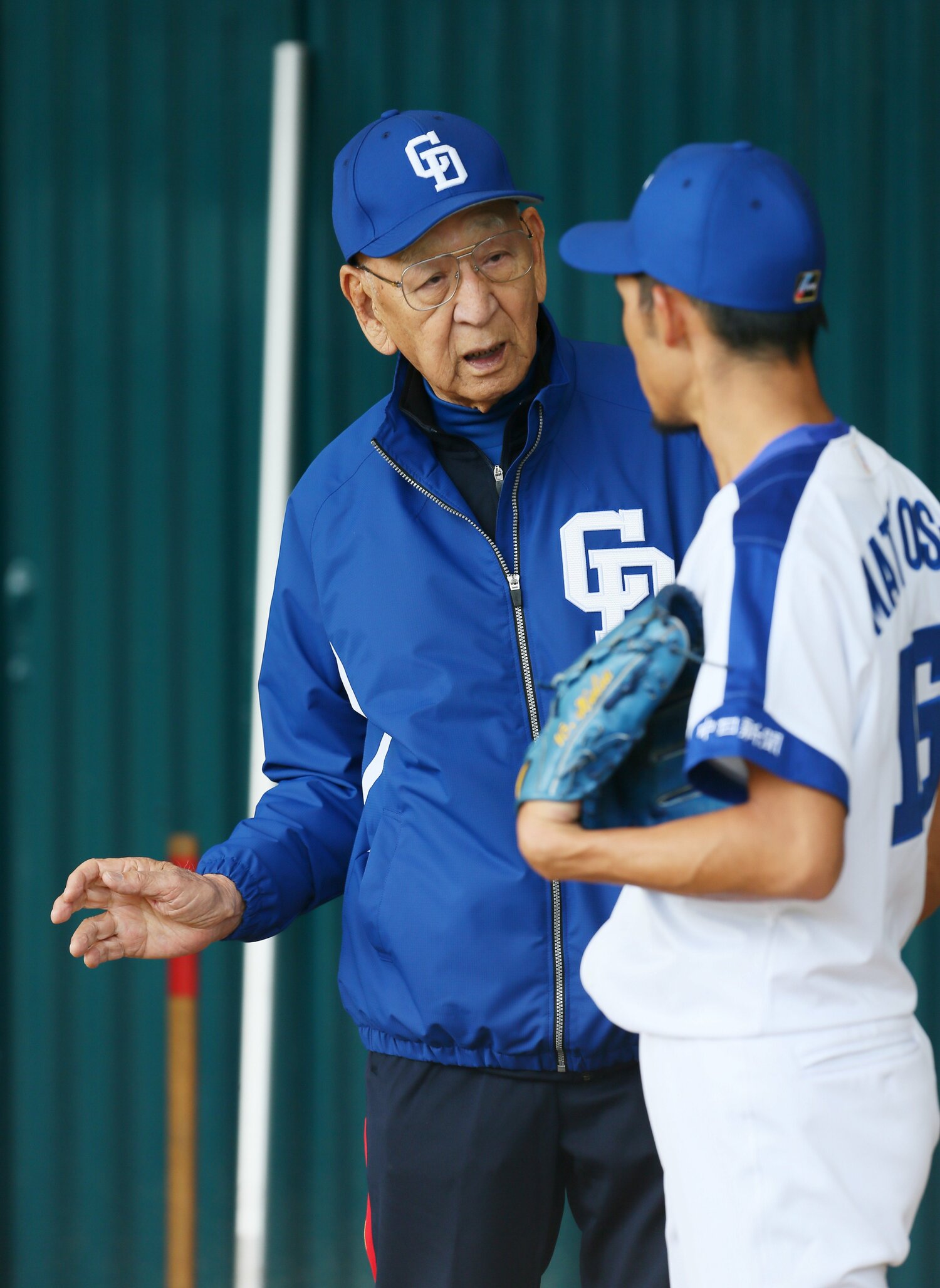 レジェンドは晩年、中日の臨時コーチとして春季キャンプで投手を指導した（写真は2017年）©︎JIJI PRESS
