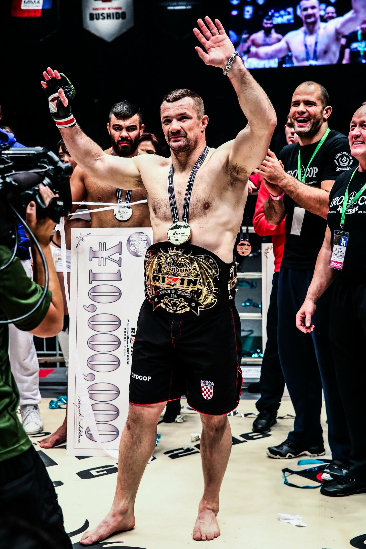 2016年、RIZINのトーナメントで優勝しベルトを巻くミルコ　©RIZIN FF Susumu Nagao