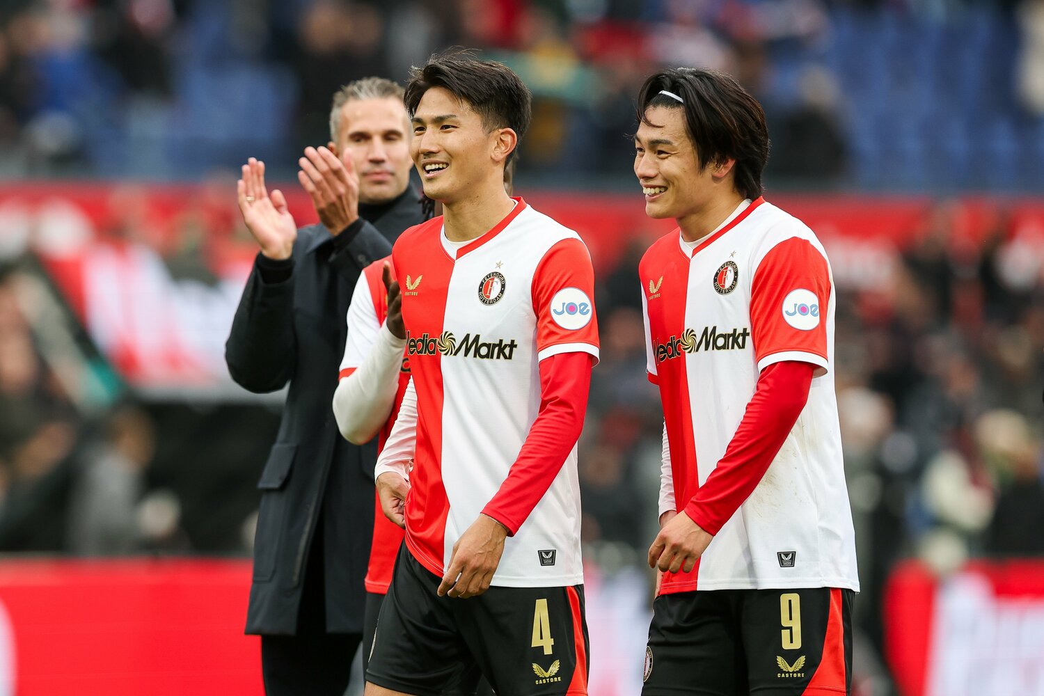 上田にとって渡辺、指揮官ファンペルシの存在は大きかったようだ（※写真はまだまだ続きます）　©Getty Images