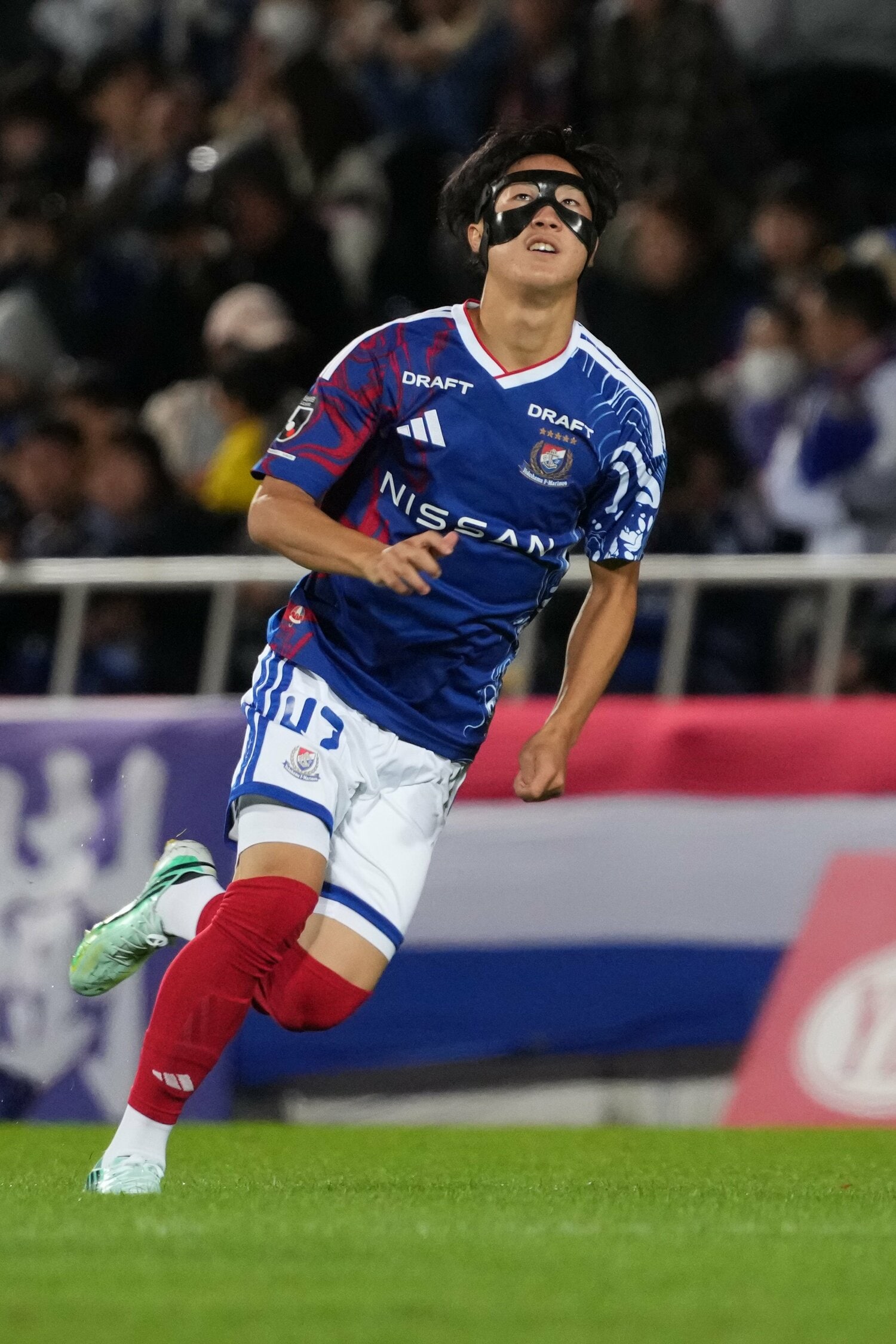 ルヴァン杯広島戦での三井寺。バットマンスタイルでの出場となった ©Masashi Hara/Getty Images