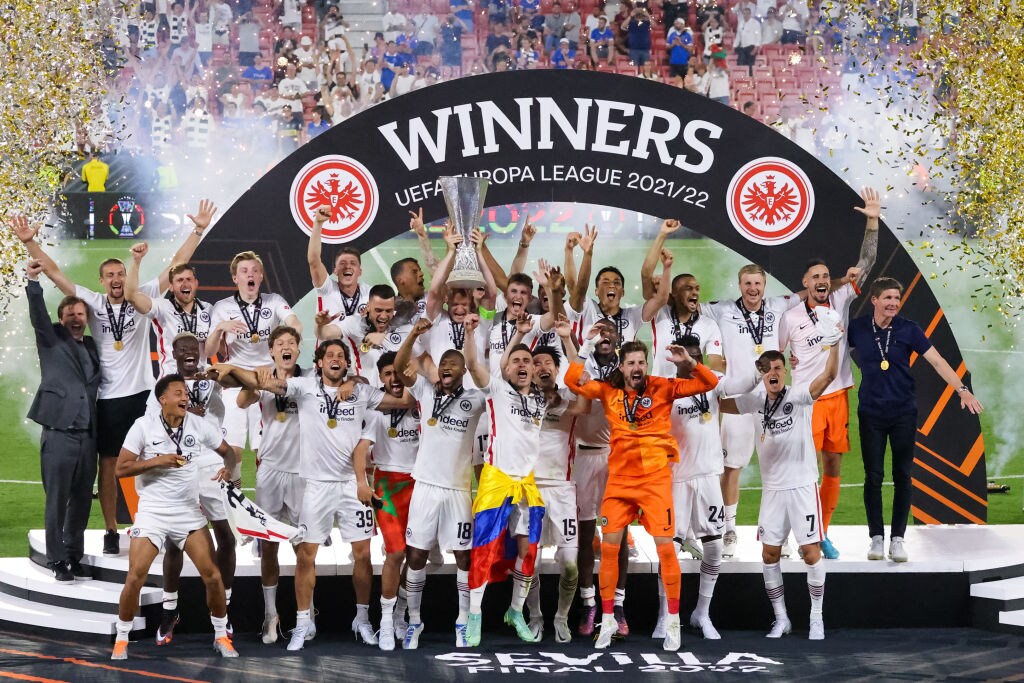 表彰式で喜ぶフランクフルトの面々  ©Getty Images