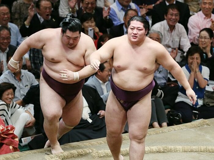 新入幕勝ち越しの遠藤は「太い」!ふてぶてしさと、愛される理由。<Number Web> photograph by JIJI