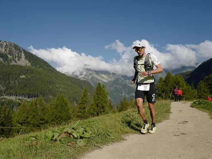 “超過酷”170kmトレイルレースUTMBはファン以外も感動する駅伝のようなレースだった＜Number Web＞